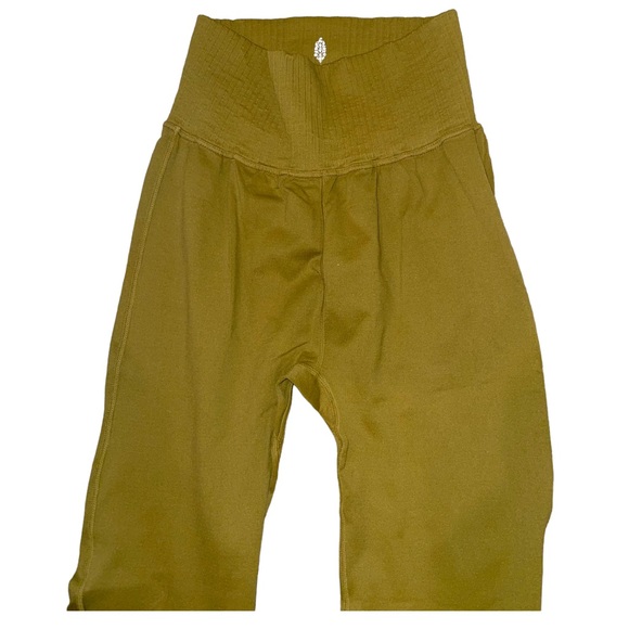 NEW Free People Movement Good Karma Flare Pants in Pea Green Size XS - Picture 1 of 6